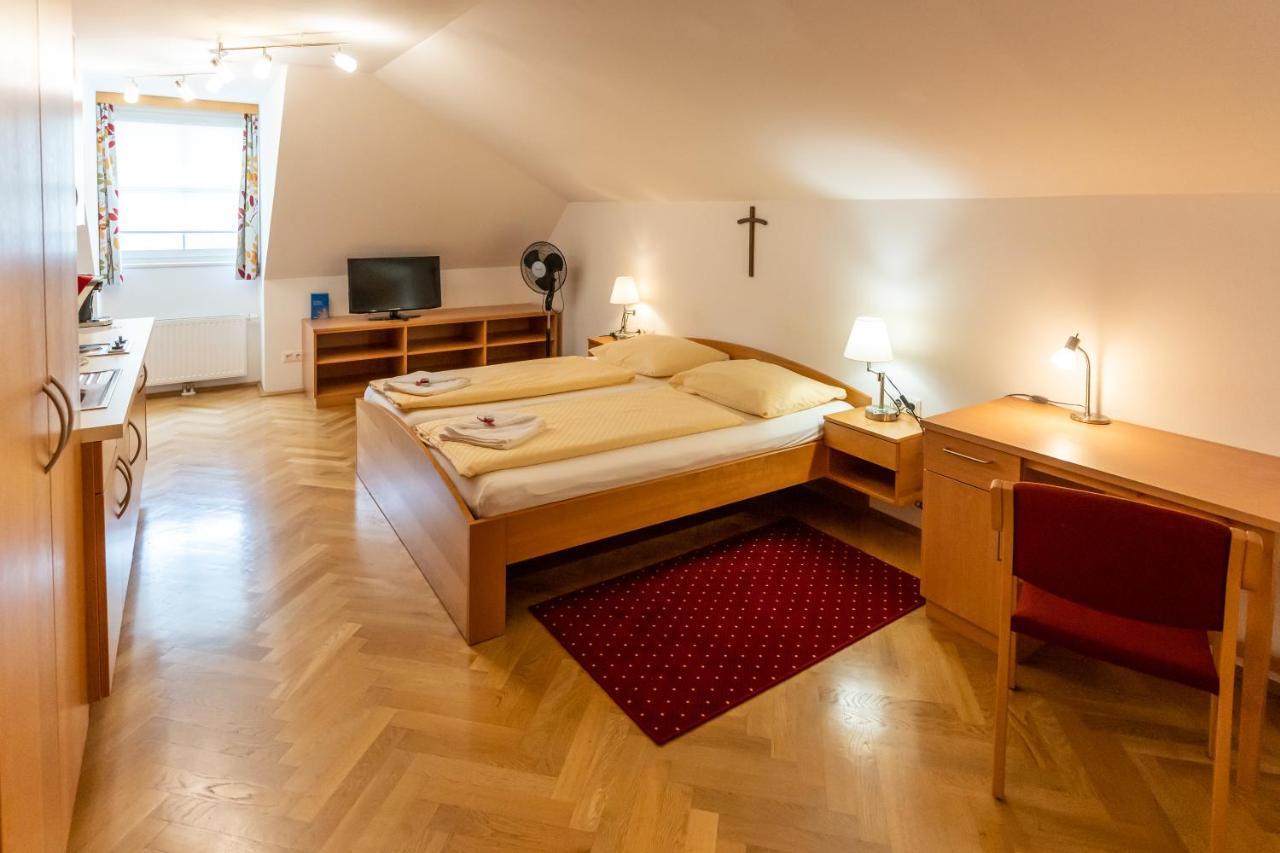 Gasthuis Gaestehaus Im Priesterseminar