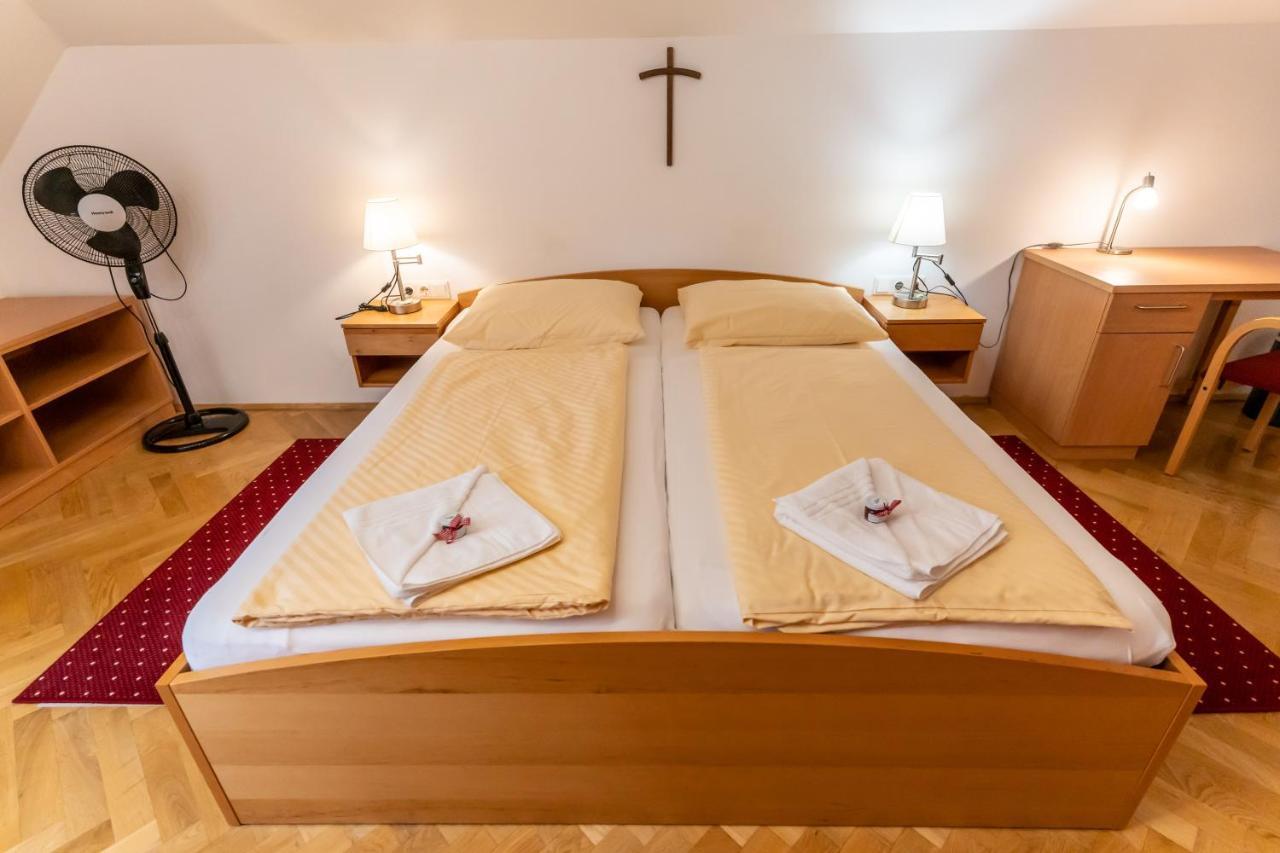 Gaestehaus Im Priesterseminar 3*