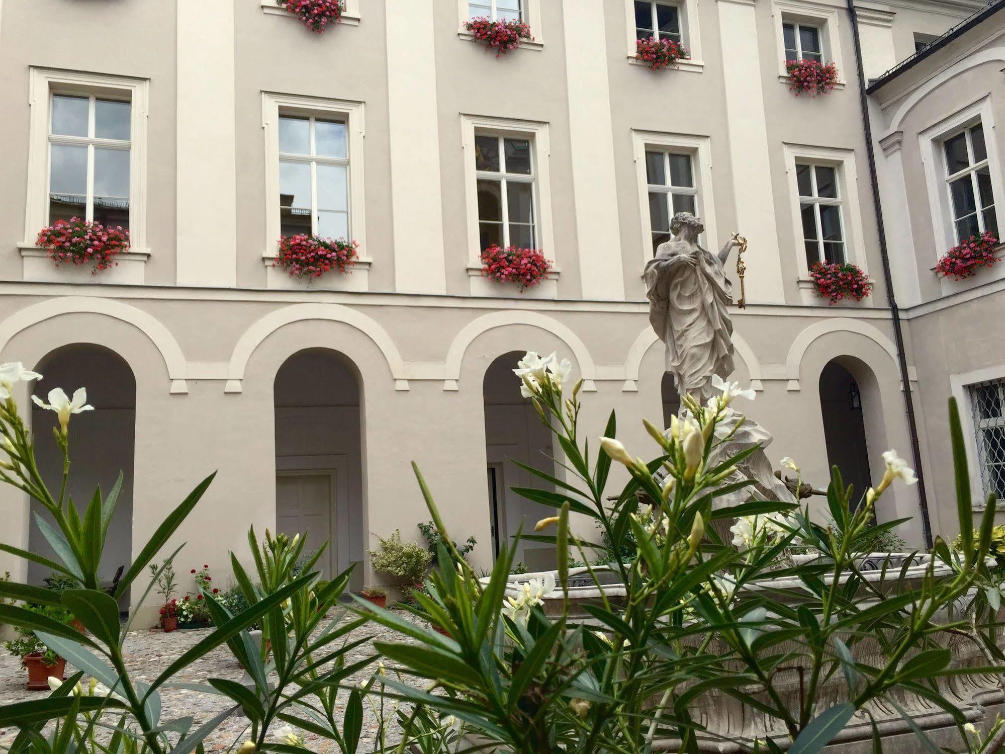 Penzion Gaestehaus Im Priesterseminar