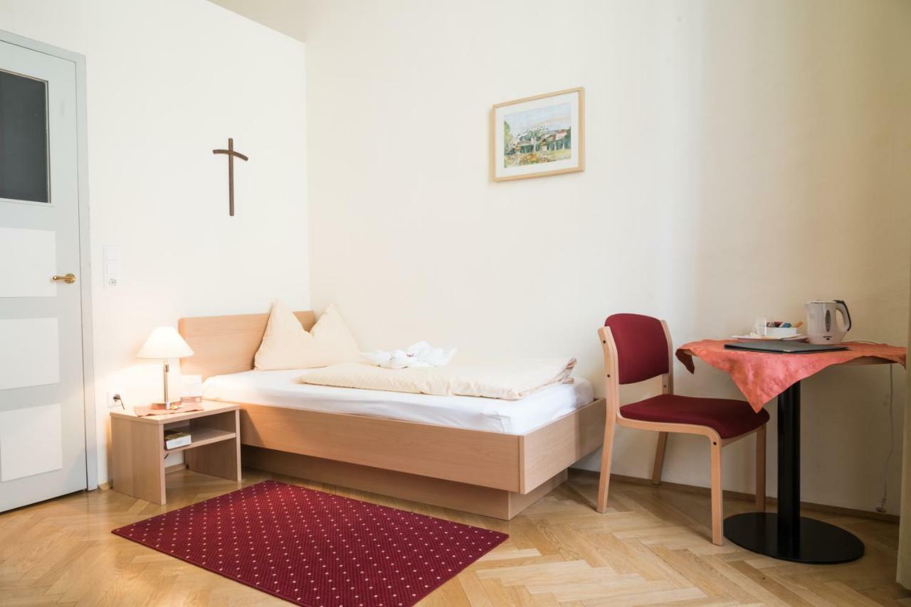 Penzion Gaestehaus Im Priesterseminar 3*