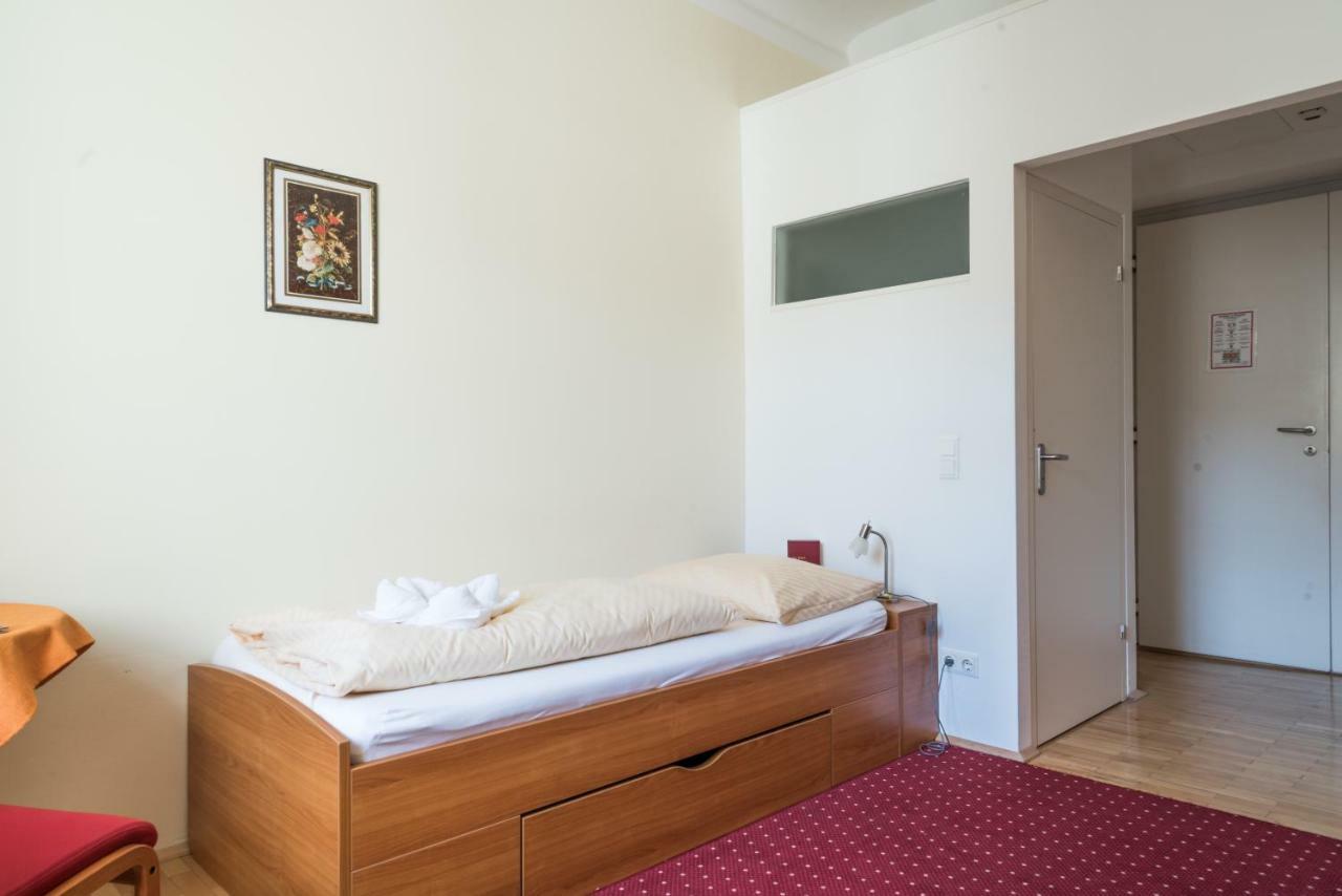 Penzion Gaestehaus Im Priesterseminar Solnohrad